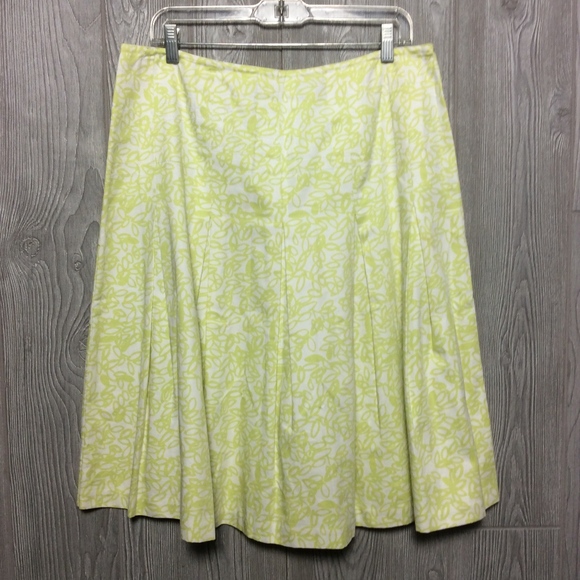 Green and White Printed Skirt PLUS SIZE 14 - Picture 2 of 3